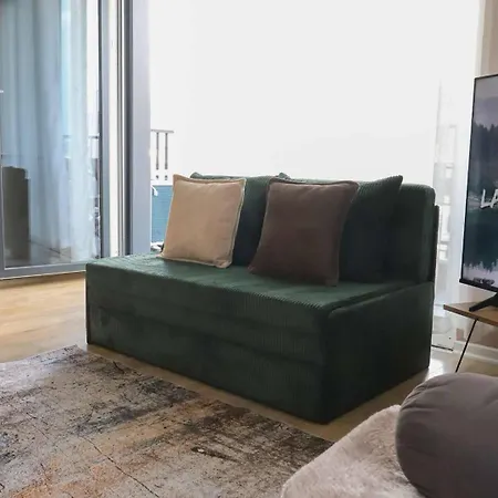 Apartment Trio Escape *